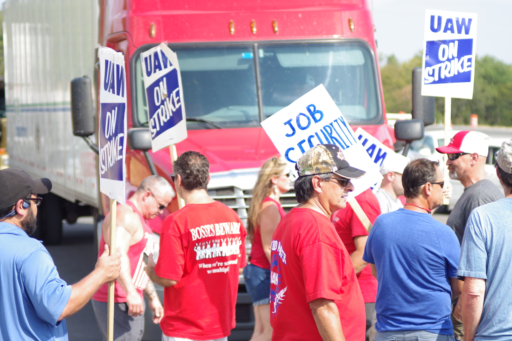 Spring Hill GM workers compromise with law enforcement on blocking truck access to plant